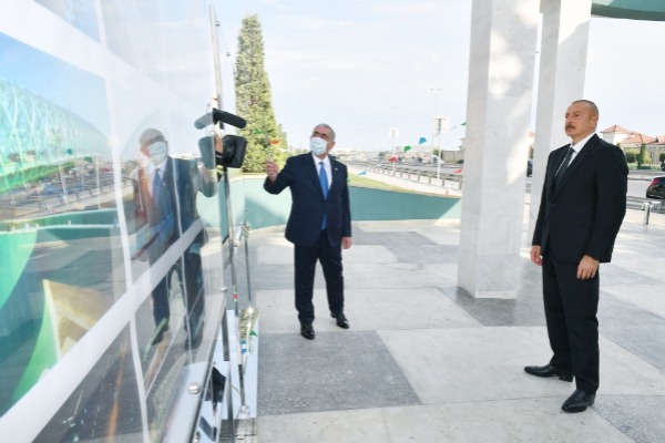 Prezident İlham Əliyev Mərdəkan-Zuğulba avtomobil yolunda yerüstü piyada keçidinin açılışında iştirak edib