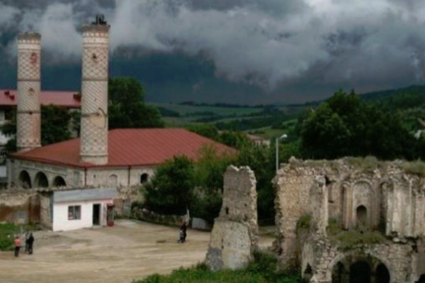 ŞUŞADA yaşayanlar kimdir?