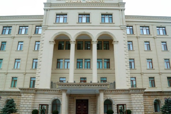 Azərbaycan Müdafiə Nazirliyi cəbhədə son vəziyyətlə bağlı açıqlama yayıb ...         Qoşunlarımızın sürətli əks-hücum əməliyyatı davam edir