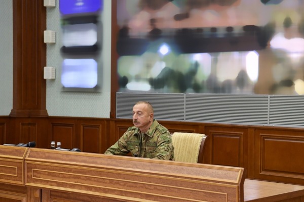 Prezident, Ali Baş Komandan İlham Əliyevin rəhbərliyi ilə Müdafiə Nazirliyinin Mərkəzi Komanda Məntəqəsində operativ müşavirə keçirilib