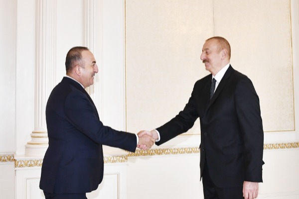 Prezident İlham Əliyev Türkiyənin xarici işlər və milli müdafiə nazirlərini qəbul edib