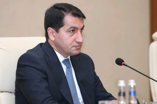 Hikmət Hacıyev: Azərbaycanın xaricdəki diplomatik nümayəndəliklərinin rəhbərləri ölkənin rəsmi mövqeyinə zidd olan özbaşına açıqlamaların verilməsindən çəkinməlidirlər