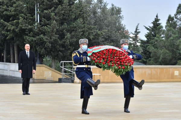 Prezident İlham Əliyev və birinci xanım Mehriban Əliyeva şəhidlərimizin xatirəsini yad ediblər