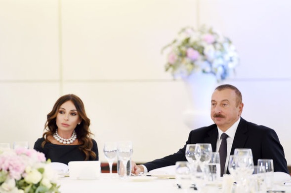 İlham Əliyev və Mehriban Əliyeva Teymur Rəcəbovu təbrik etdilər
