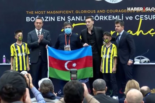 Məsut Özil “Fənərbaxça”da təqdimatı zamanı Azərbaycana dəstəyini bildirdi