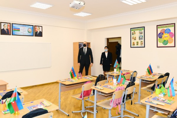 Prezident İlham Əliyev Sabunçu və Suraxanı rayonlarında yenidən tikilən məktəblərdə yaradılan şəraitlə tanış olub