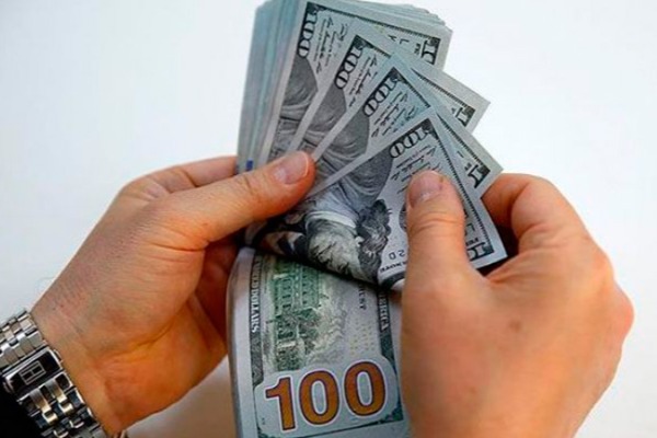 Azərbaycana 1 milyard dollara yaxın pul baratları daxil olub