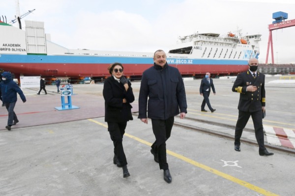 Prezident İlham Əliyev və birinci xanım Mehriban Əliyeva “Ro-Pax” tipli “Akademik Zərifə Əliyeva” gəmi-bərəsinin suya salınması və eyni təyinatlı “Azərbaycan” gəmi-bərəsinin istismara verilməsi mərasimlərində iştirak e