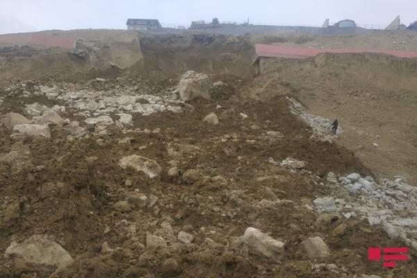 Bakıda böyük uçqun oldu:                   Yol bağlandı