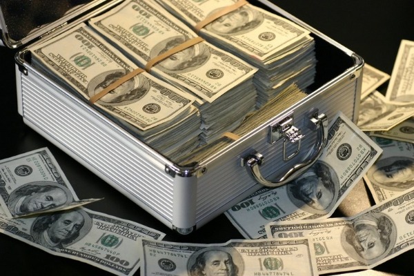 Bakıda 30 000 dollarlıq oğurluq olub