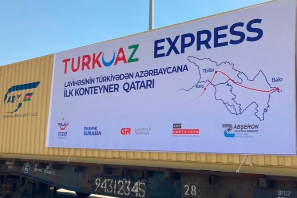 “TURKUAZ” layihəsi çərçivəsində ilk konteyner blok qatarı Bakıya çatıb