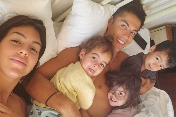 Ronaldo çarpayısı üçün qaldırıcı kran çağırdı