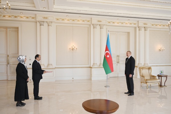 Azərbaycan Respublikasının Prezidenti İlham Əliyev Cahit Bağçının etimadnaməsini qəbul edib