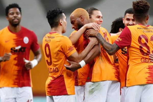 "Qalatasaray" "Beşiktaş"a belə qalib gəldi