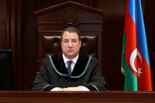 Məhkəmə sədrinin gömrükdə işləyən kürəkəni HƏBS EDİLDİ