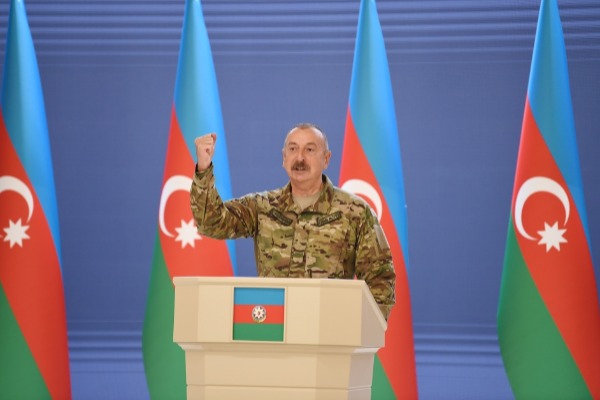 Prezident, Ali Baş Komandan İlham Əliyev Silahlı Qüvvələr Günü münasibətilə Azərbaycan Ordusunun rəhbər və şəxsi heyətinin bir qrupu ilə görüşüb                  VİDEO