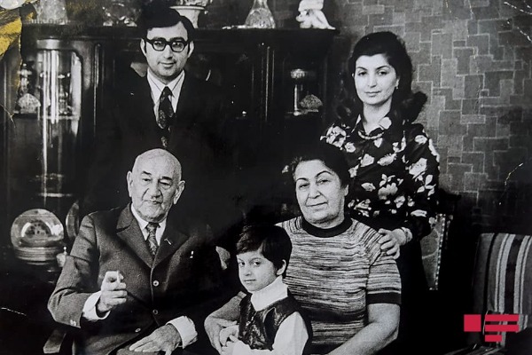 “Anam atamı Xalq artisti ilə yataq otağında tutdu” - Azərbaycanlı məşhurun oğlundan               ŞOK AÇIQLAMA