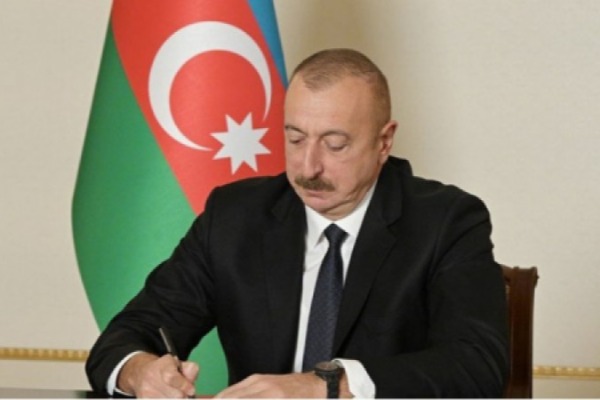 Prezident Türkiyədəki yanğını söndürənləri mükafatlandırdı