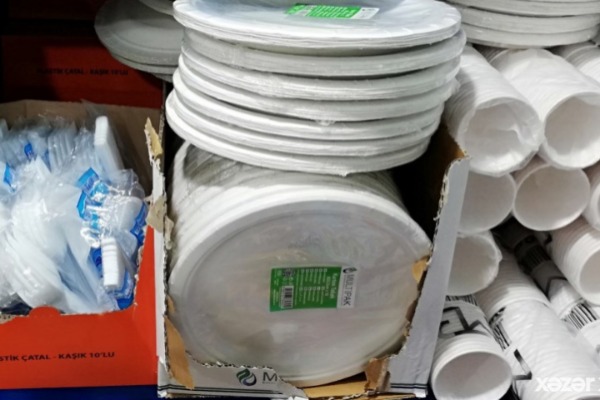 Azərbaycanda plastik qabların satışı qadağandır -                     Niyə qanuna əməl olunmur?