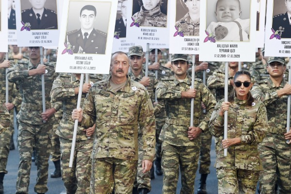 Vətən müharibəsi şəhidlərinin əziz xatirəsinə ehtiram əlaməti olaraq Bakıda yürüş keçirilib