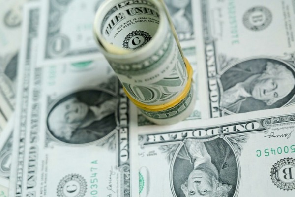 Bu gün banklar 73 milyon dollarla təmin edildi