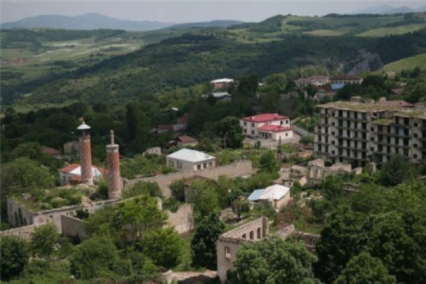 Şuşada ermənilərin silah anbarı tapıldı: Görün nələr var!