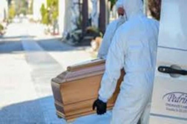 Həkim məsuliyyətsizliyi: Korona xəstəsini diri-diri “BASDIRDILAR”