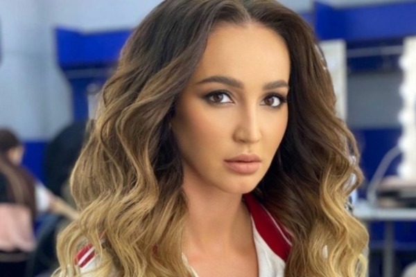 Rusiyanın məşhur aparıcısı "İnstagram" bağlandığı üçün ölkədən getdi