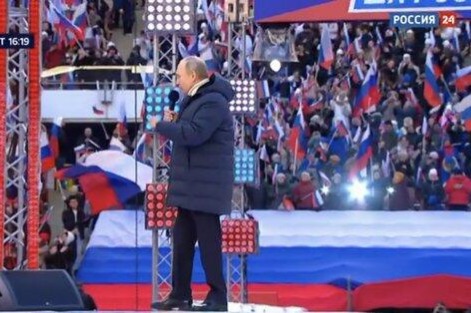 Moskvada böyük mitinq var - Putin xalqın qarşısına çıxdı