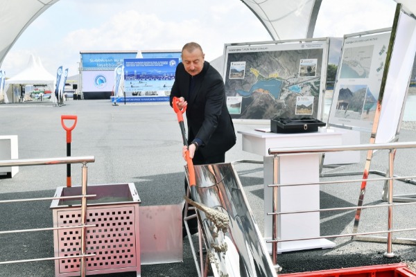 Prezident İlham Əliyev Suqovuşanda turizm kompleksinin təməlini qoyub
