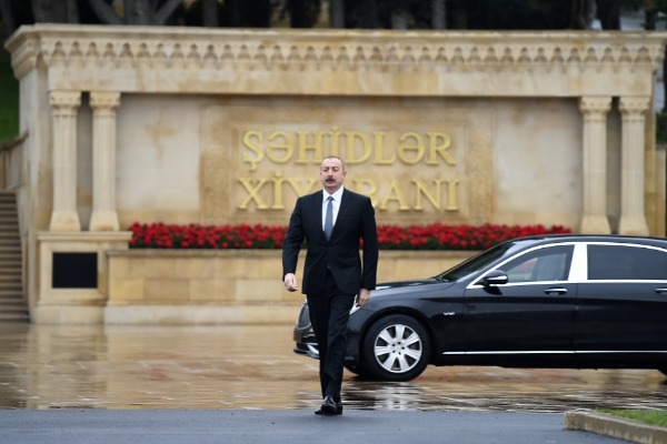 Prezident İlham Əliyev faşizm üzərində Qələbə uğrunda həlak olan Azərbaycan övladlarının xatirəsini ehtiramla anıb
