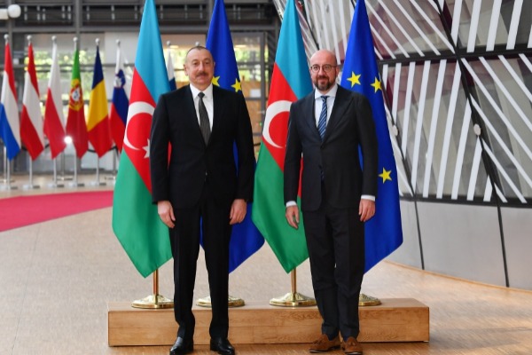 Prezident İlham Əliyevin Avropa İttifaqı Şurasının Prezidenti Şarl Mişel ilə təkbətək görüşü olub
