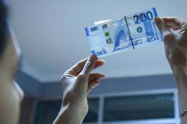 Bakıda orta aylıq əməkhaqqı nə qədərdir?
