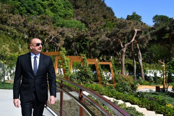 Prezident İlham Əliyev Bakıda yeni salınmış “Çəmbərəkənd” parkında yaradılan şəraitlə tanış olub