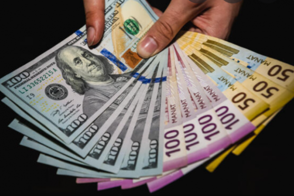 Dollar bahalaşır: manatı nə gözləyir?