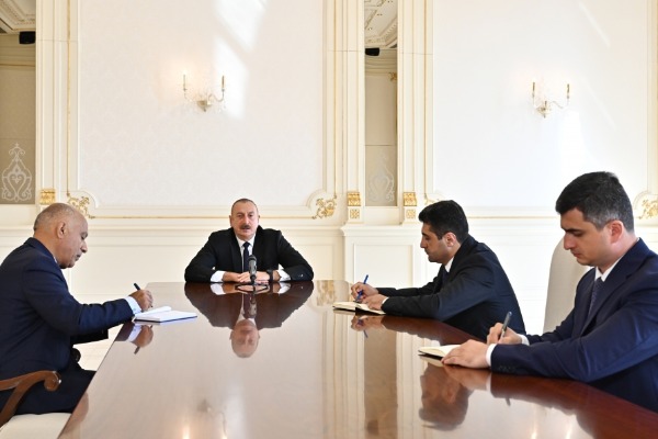 Prezident İlham Əliyev Araz Əhmədovu Masallı, Əkbər Abbasovu Lerik və Elvin Paşayevi Göygöl rayon icra hakimiyyətlərinin başçısı təyin olunmaları ilə əlaqədar qəbul edib