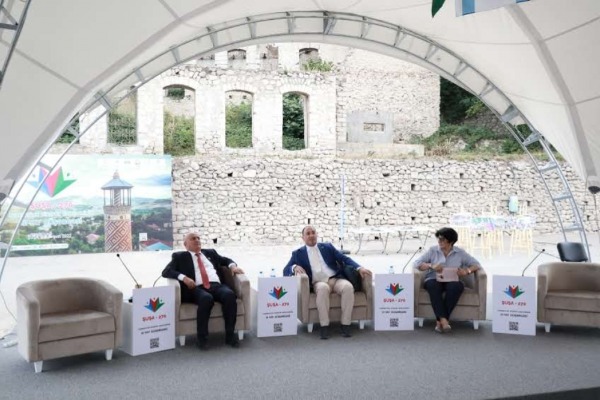 Diaspor Gənclərinin III Yay Düşərgəsində Azərbaycanın müstəqillik tarixinə dair maraqlı müzakirələr aparılıb