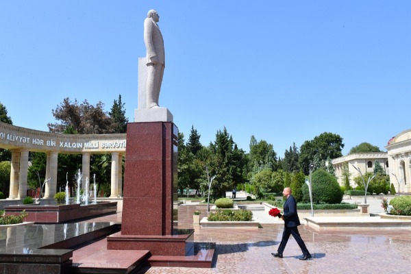 Prezident İlham Əliyev və birinci xanım Mehriban Əliyeva Qobustan, İsmayıllı və Ağsuya səfər edib