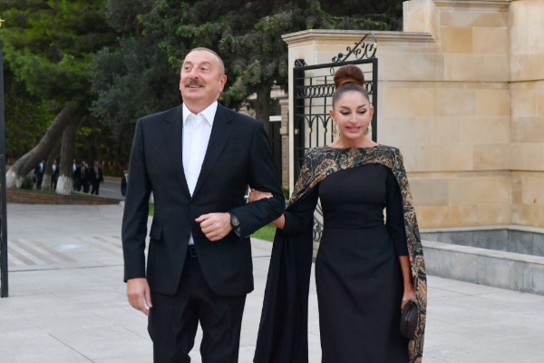 MÜSLÜM MAQOMAYEVİN XATİRƏ GECƏSİ KEÇİRİLİB