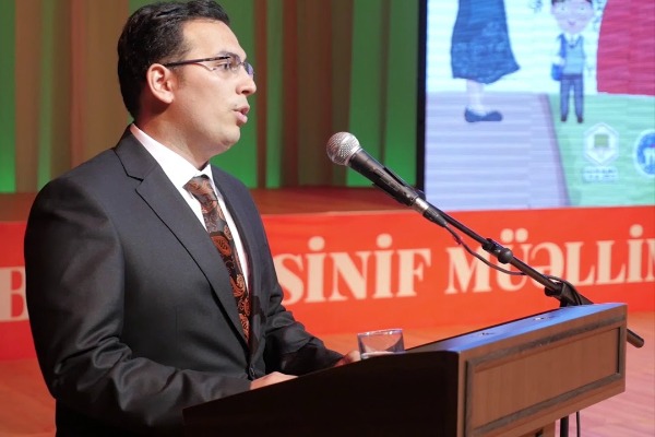 Bəhram Oruclu--Müəllim Şeiri. (B. Vahabzadə) İbtidai Sinif Müəllimlərinin 2-ci Təhsil Forumu