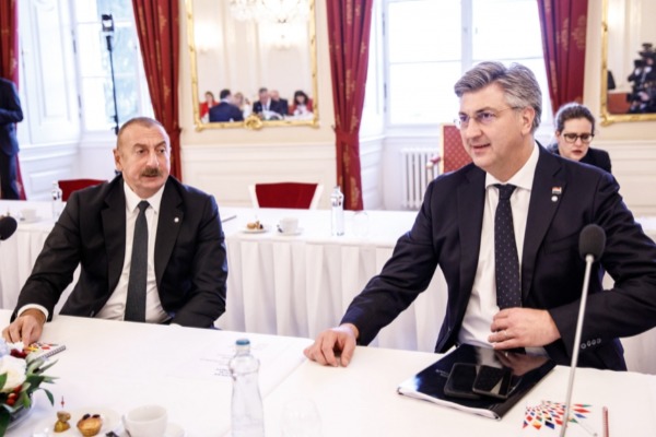 Praqada “Avropa qitəsində sülh və təhlükəsizlik” mövzusunda dəyirmi masa keçirilib