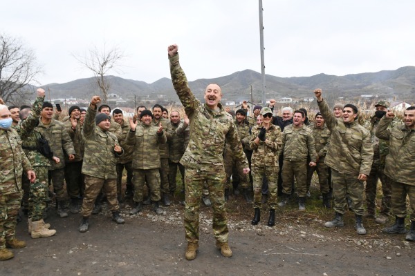 Dövlətə və Heydər Əliyev siyasətinə sadiqlik                      (Rahib Kərimlinin "Dəmir yumruq" kitabından təəssüratlar)