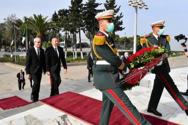 Prezident İlham Əliyev paytaxt Əlcəzairdə Şəhidlər abidəsini və Milli Mücahidlər Muzeyini ziyarət edib