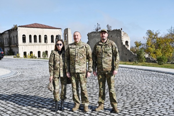 Prezident İlham Əliyev Zəfər Günü münasibətilə Şuşada təşkil olunan tədbirdə iştirak edib