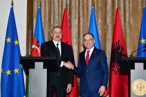 Azərbaycan Prezidenti İlham Əliyevin Albaniya Prezidenti Bayram Beqay ilə rəsmi lanç əsnasında geniş tərkibdə görüşü olub