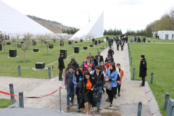 31 Mart soyqırımından 105 il ötür                                                  Quba Soyqırımı Memorial Kompleksi ziyarət olunur