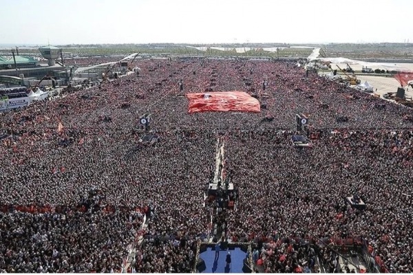 Prezident Ərdoğanın Böyük İstanbul Toplantısında 1 milyon 700 min insan iştirak edib