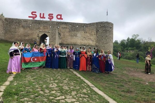 AŞIQ PƏRİ QIZLARIMIZ ŞUŞADA