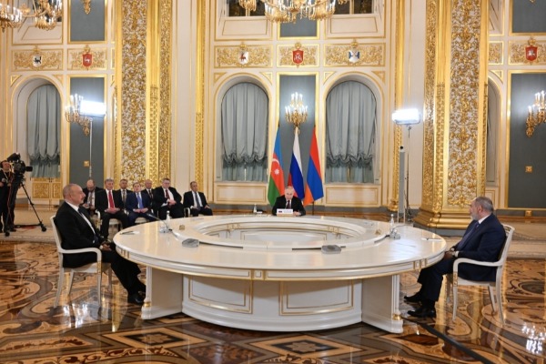 Moskvada Azərbaycan, Rusiya və Ermənistan liderlərinin üçtərəfli Zirvə görüşü olub