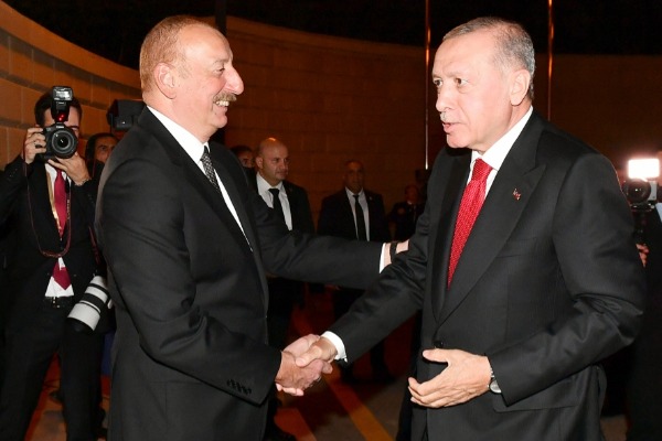 Bakıda Türkiyə Prezidenti Rəcəb Tayyib Ərdoğanın və birinci xanım Əminə Ərdoğanın şərəfinə dövlət ziyafəti verilib                                     YENİLƏNİB VİDEO